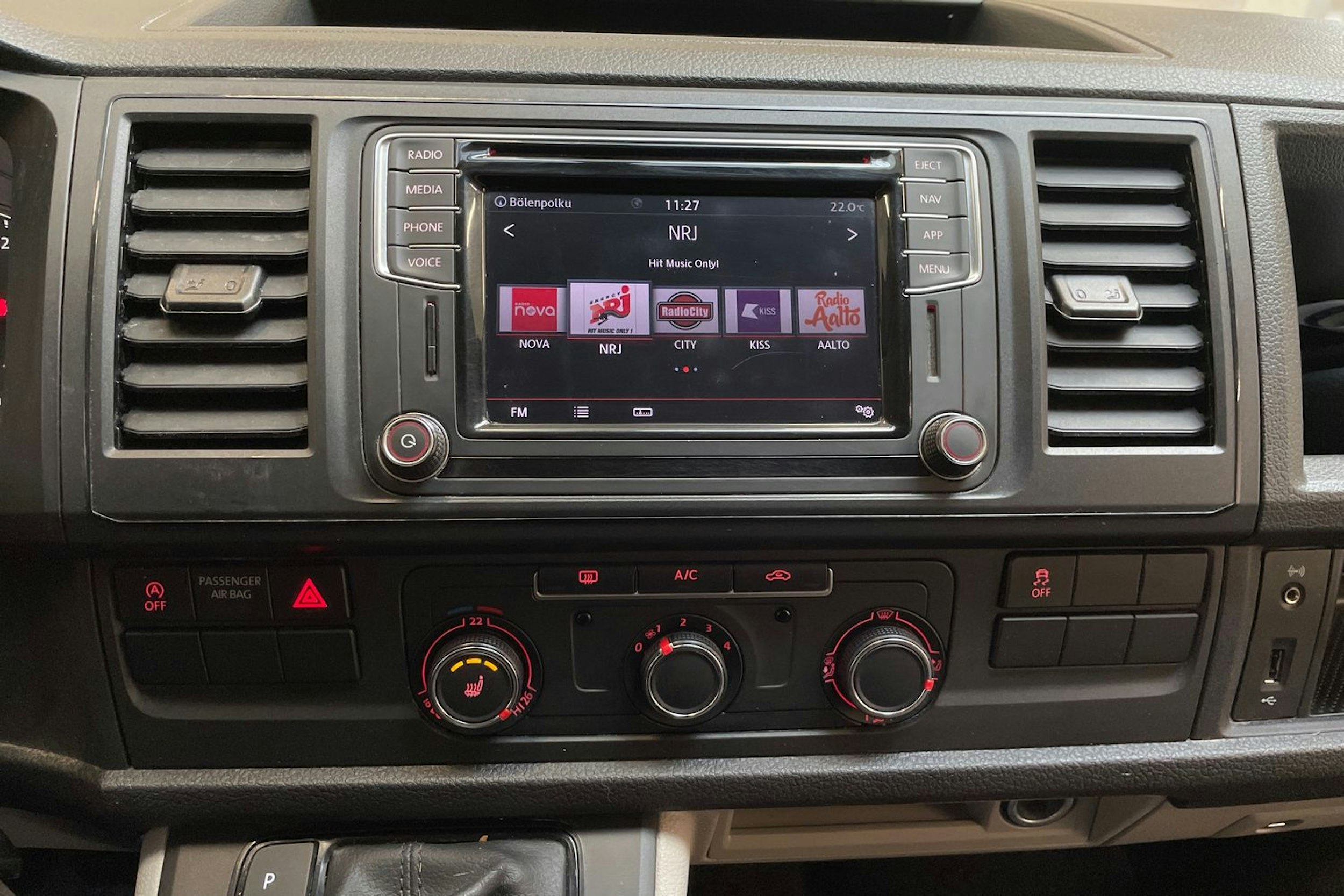valkoinen Volkswagen Transporter 2019 kuva 25.