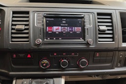 valkoinen Volkswagen Transporter 2019 kuva 25.