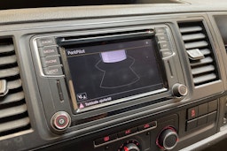 valkoinen Volkswagen Transporter 2019 kuva 27.