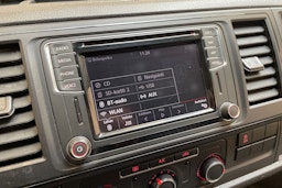valkoinen Volkswagen Transporter 2019 kuva 28.