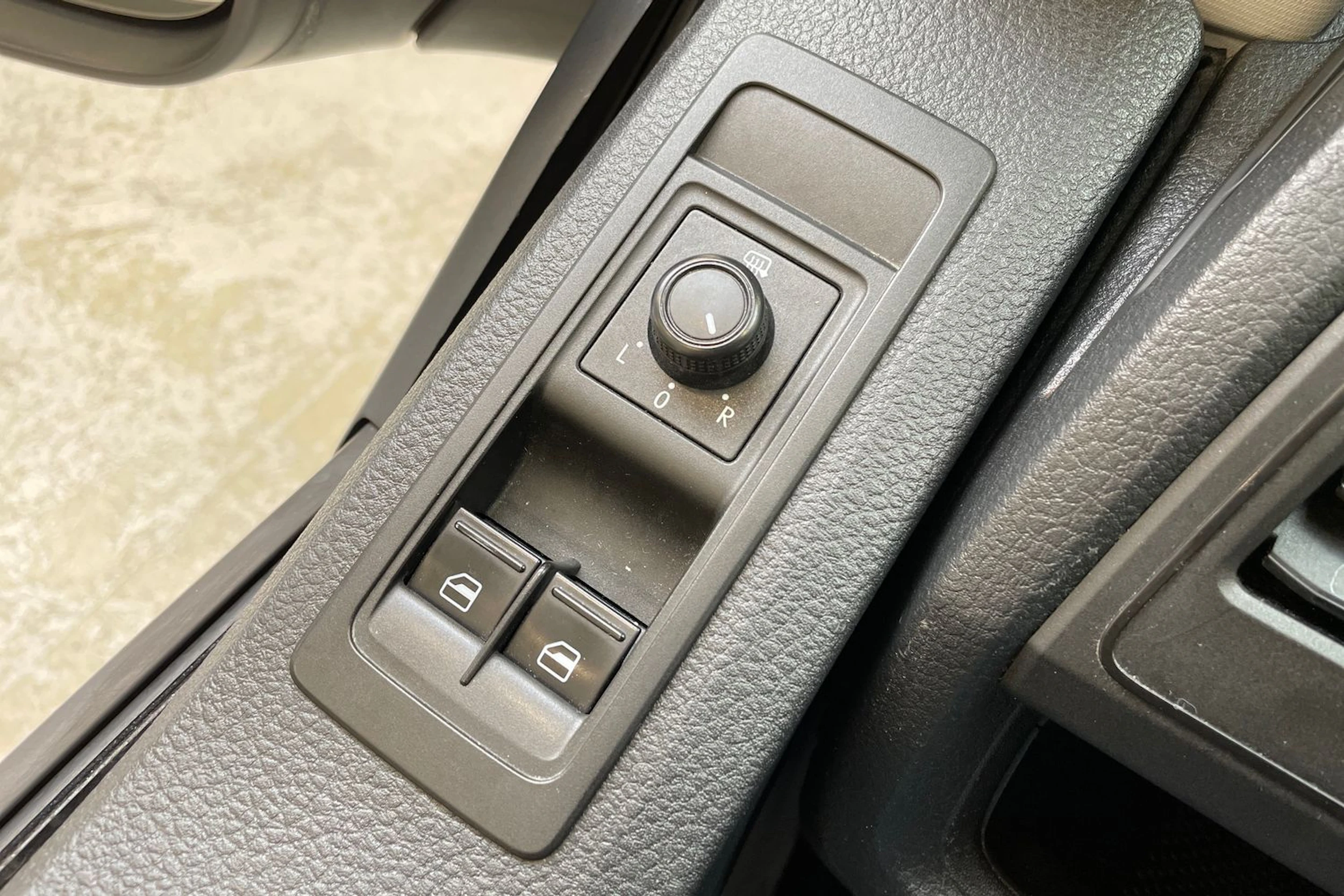 valkoinen Volkswagen Transporter 2019 kuva 24.