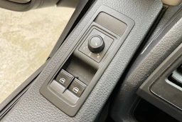 valkoinen Volkswagen Transporter 2019 kuva 24.