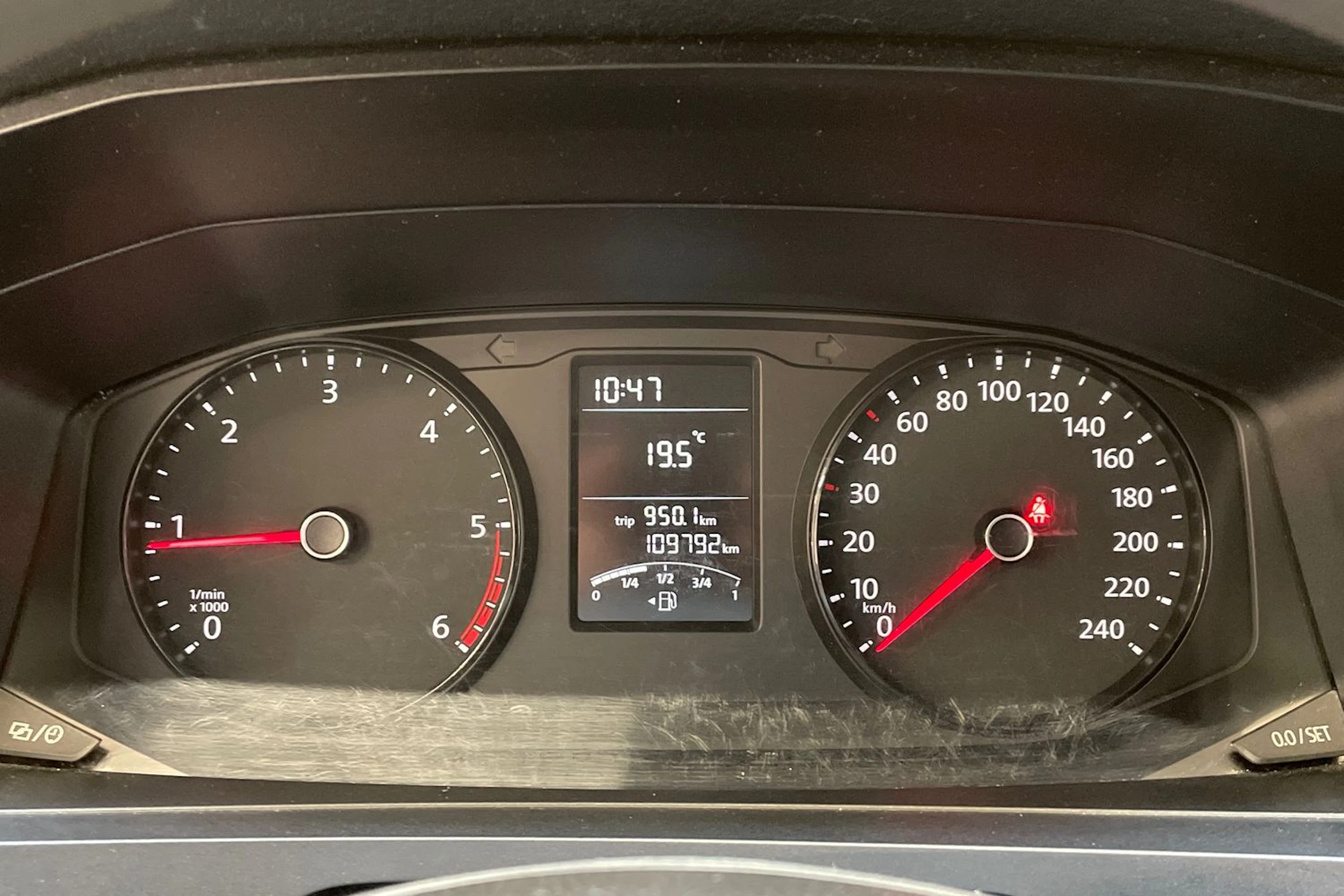 valkoinen Volkswagen Transporter 2019 kuva 26.