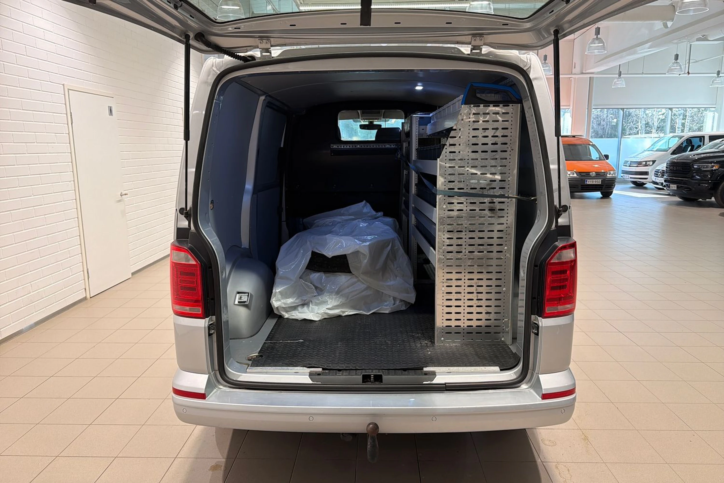 hopea Volkswagen Transporter 2019 kuva 32.
