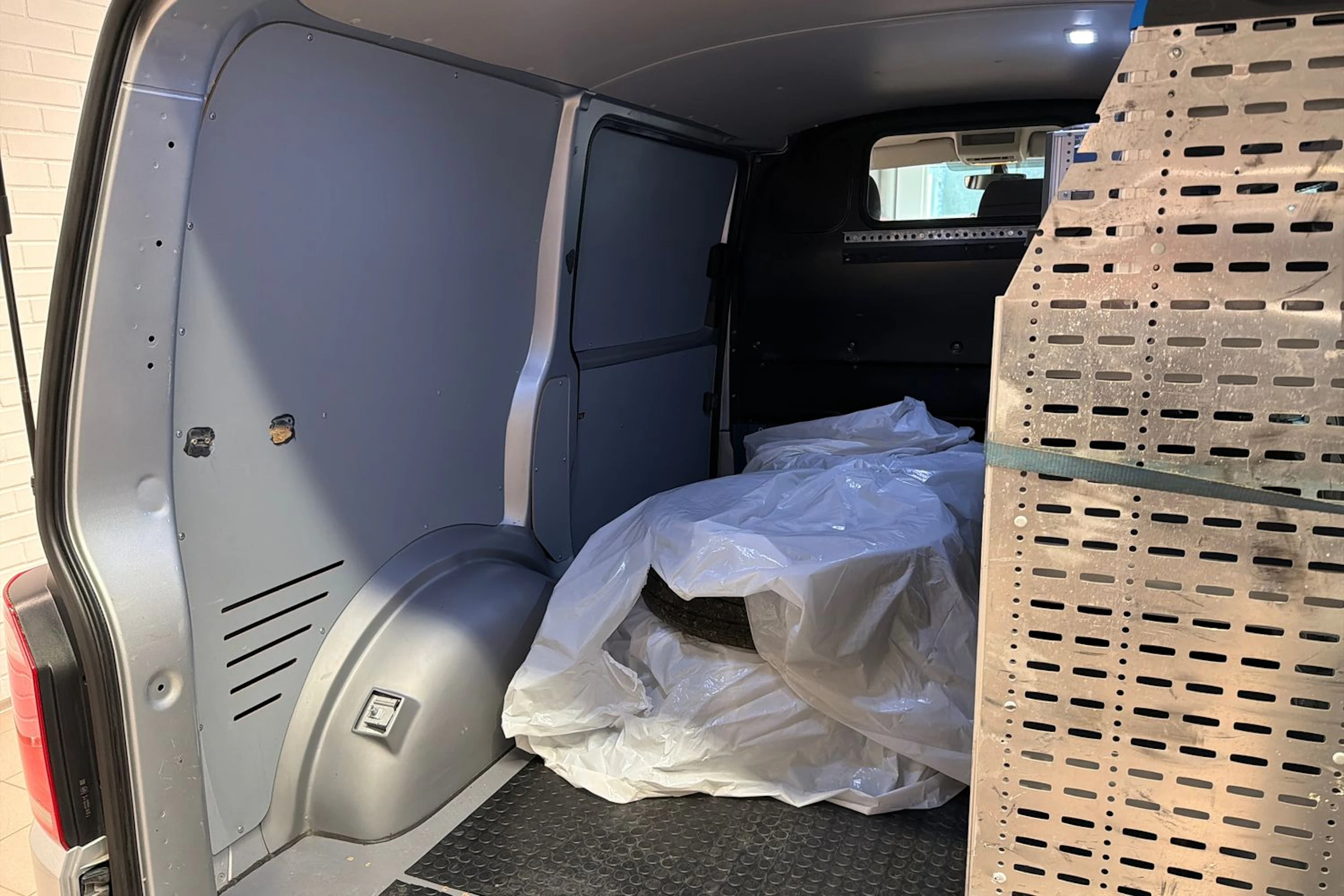 hopea Volkswagen Transporter 2019 kuva 33.