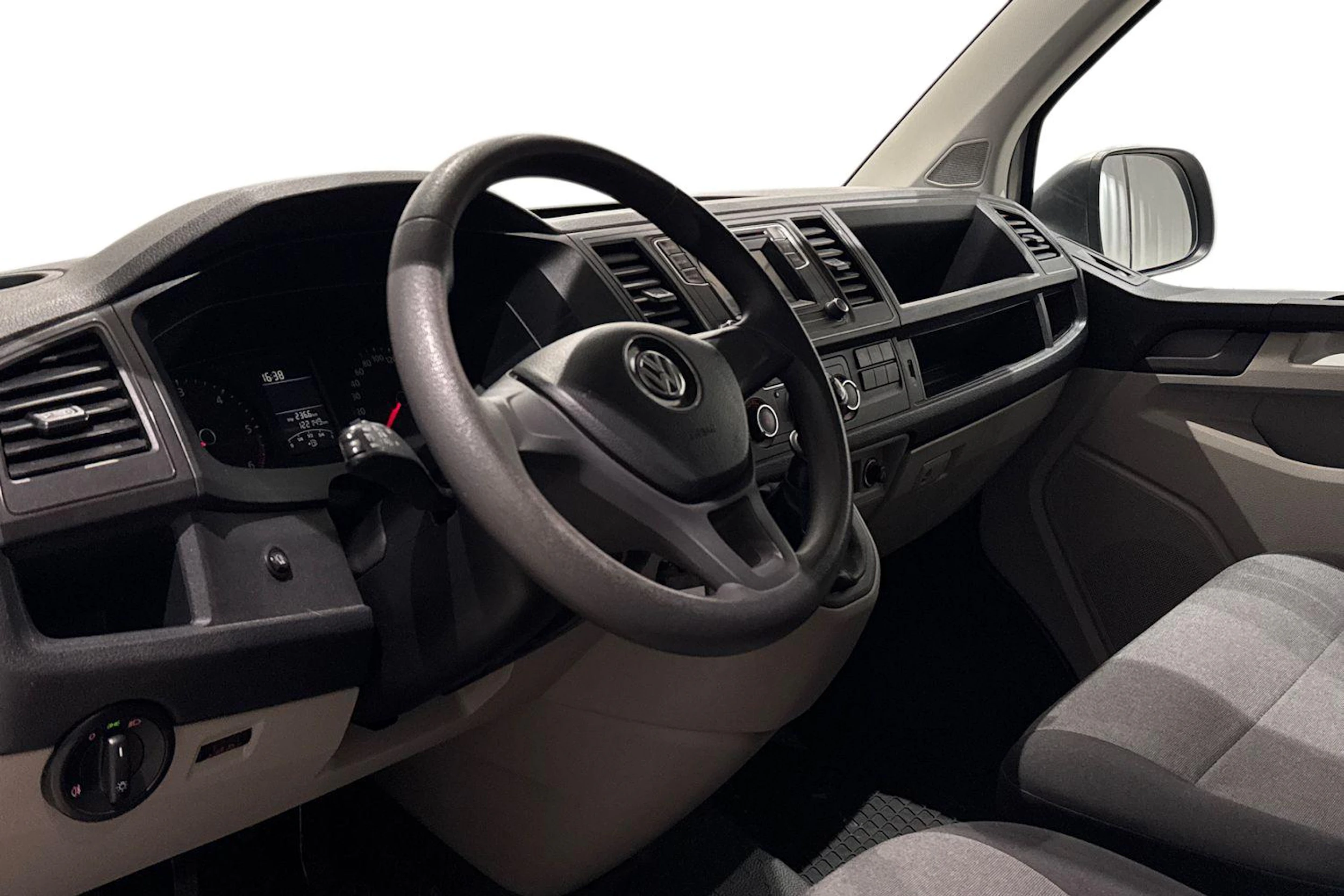 valkoinen Volkswagen Transporter 2019 kuva 8.