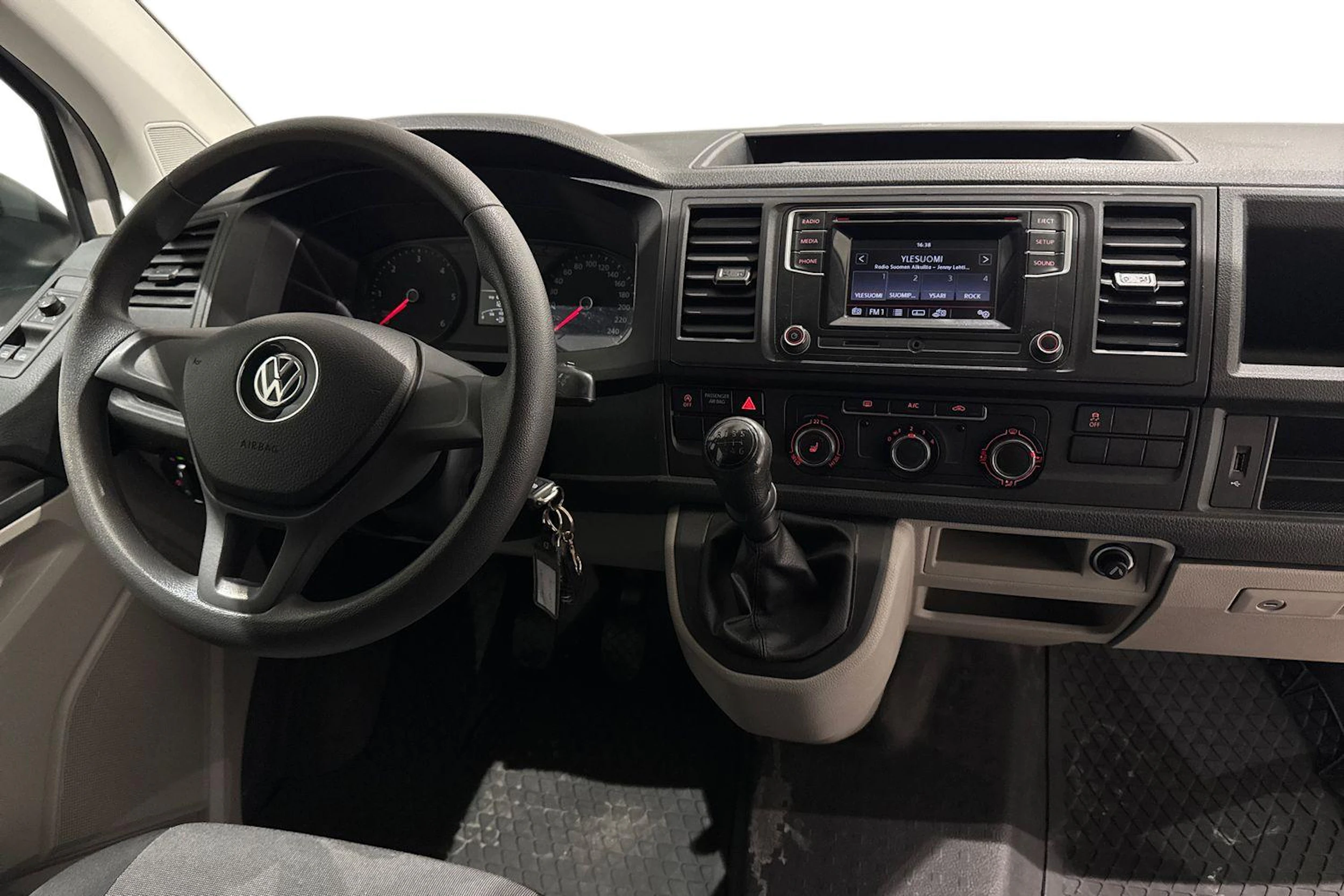 valkoinen Volkswagen Transporter 2019 kuva 9.