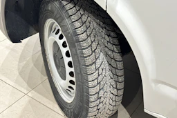 valkoinen Volkswagen Transporter 2019 kuva 12.