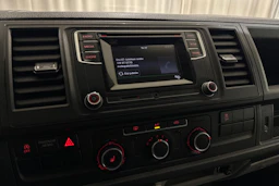 valkoinen Volkswagen Transporter 2019 kuva 19.