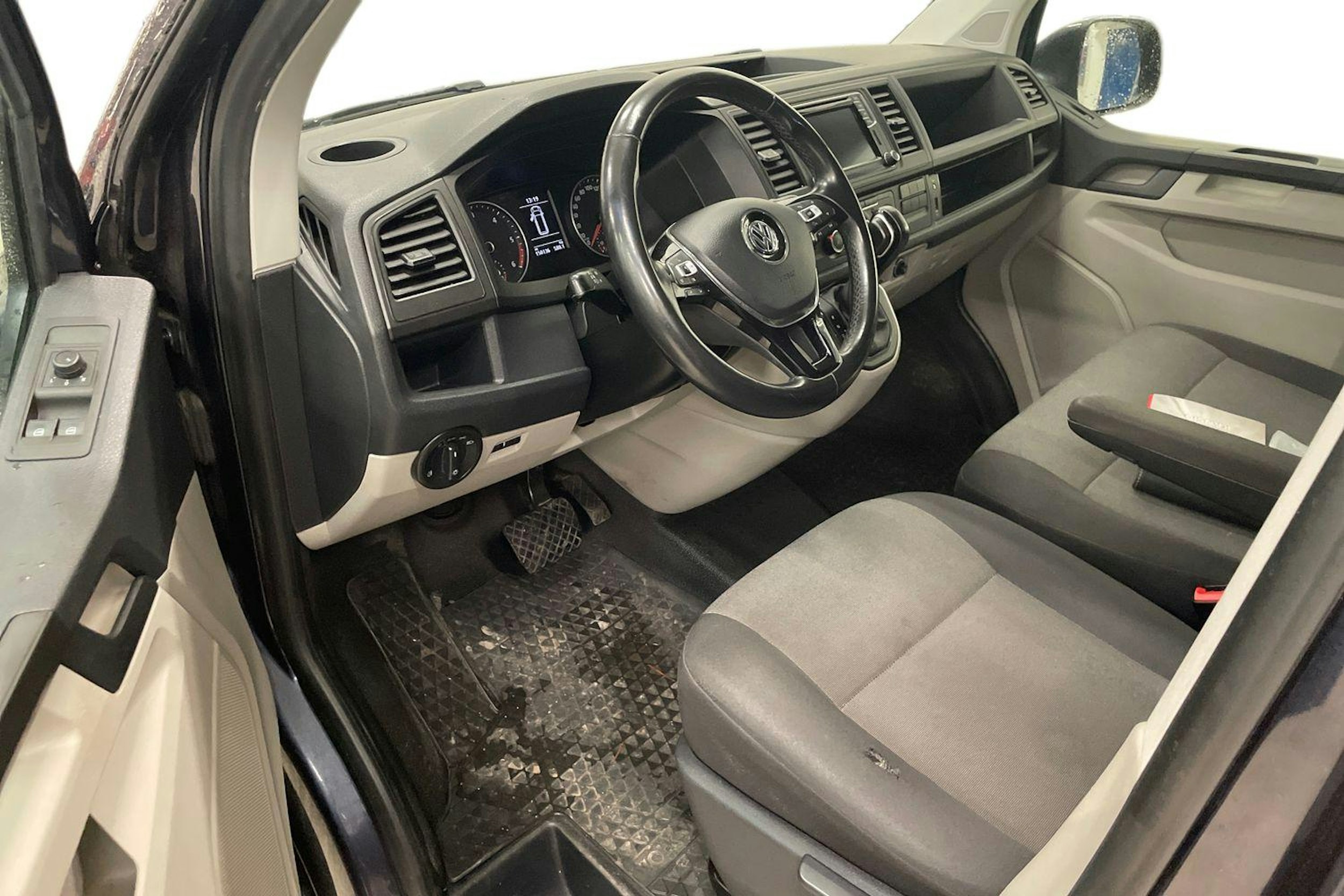 sininen Volkswagen Transporter 2019 kuva 3.