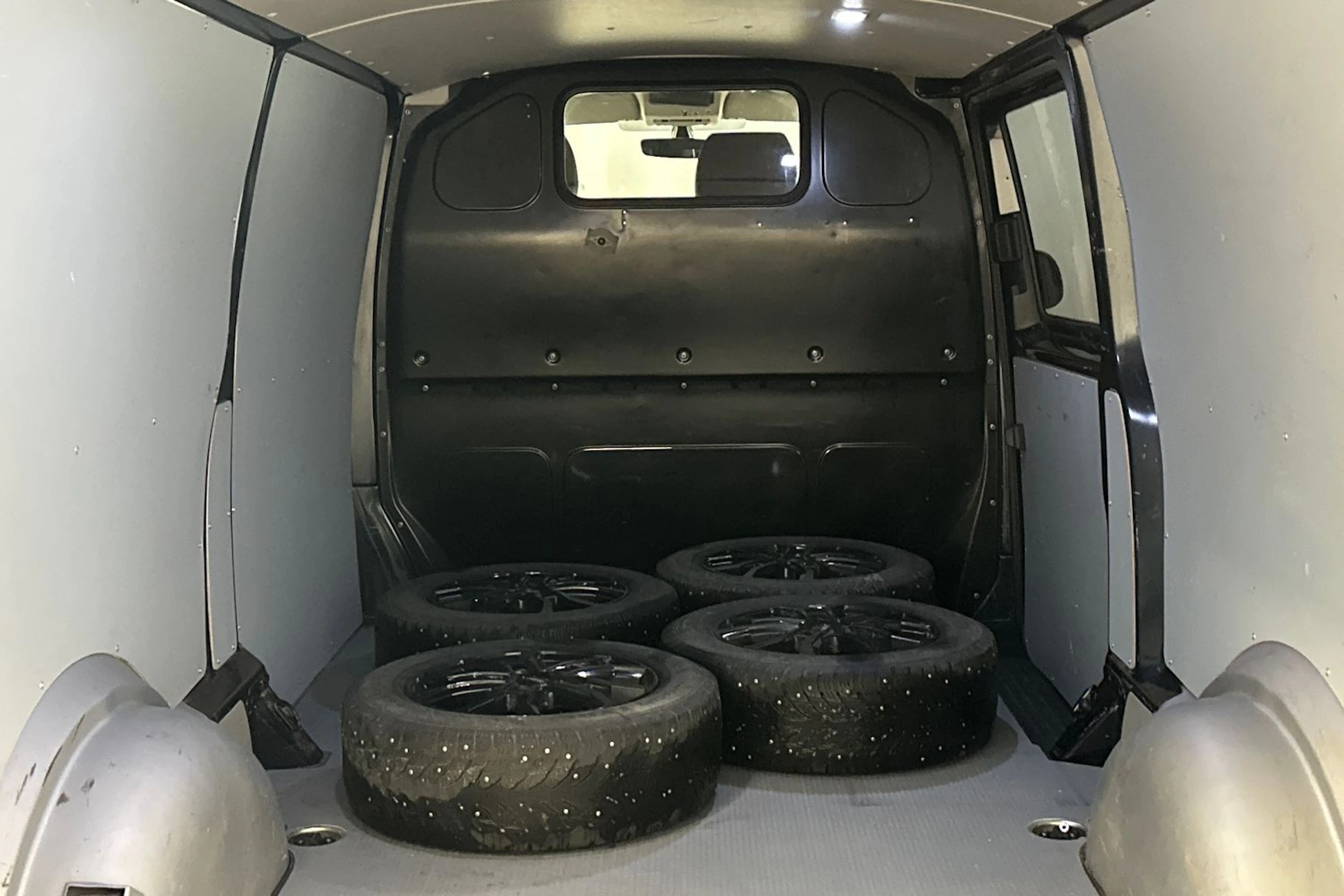 sininen Volkswagen Transporter 2019 kuva 15.