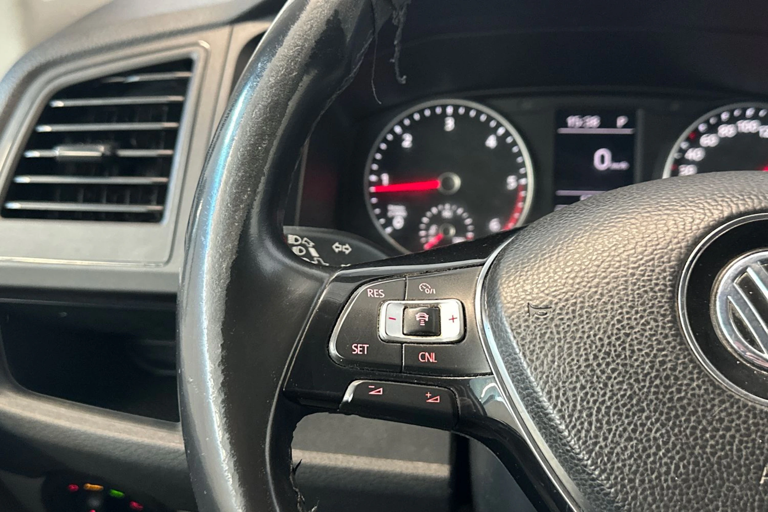 sininen Volkswagen Transporter 2019 kuva 17.