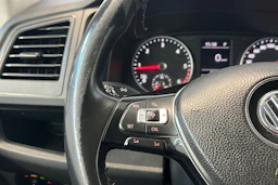 sininen Volkswagen Transporter 2019 kuva 17.
