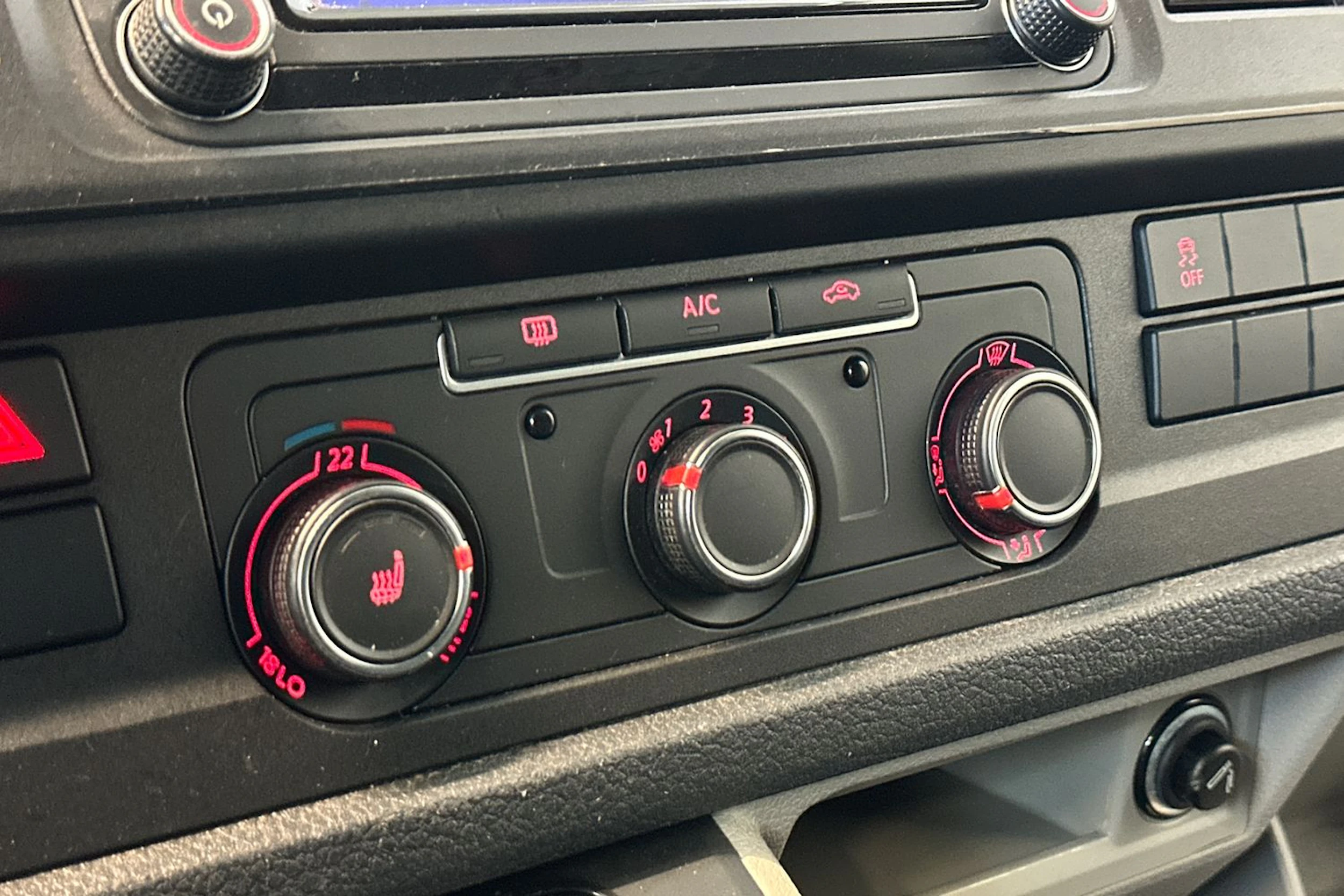 sininen Volkswagen Transporter 2019 kuva 21.