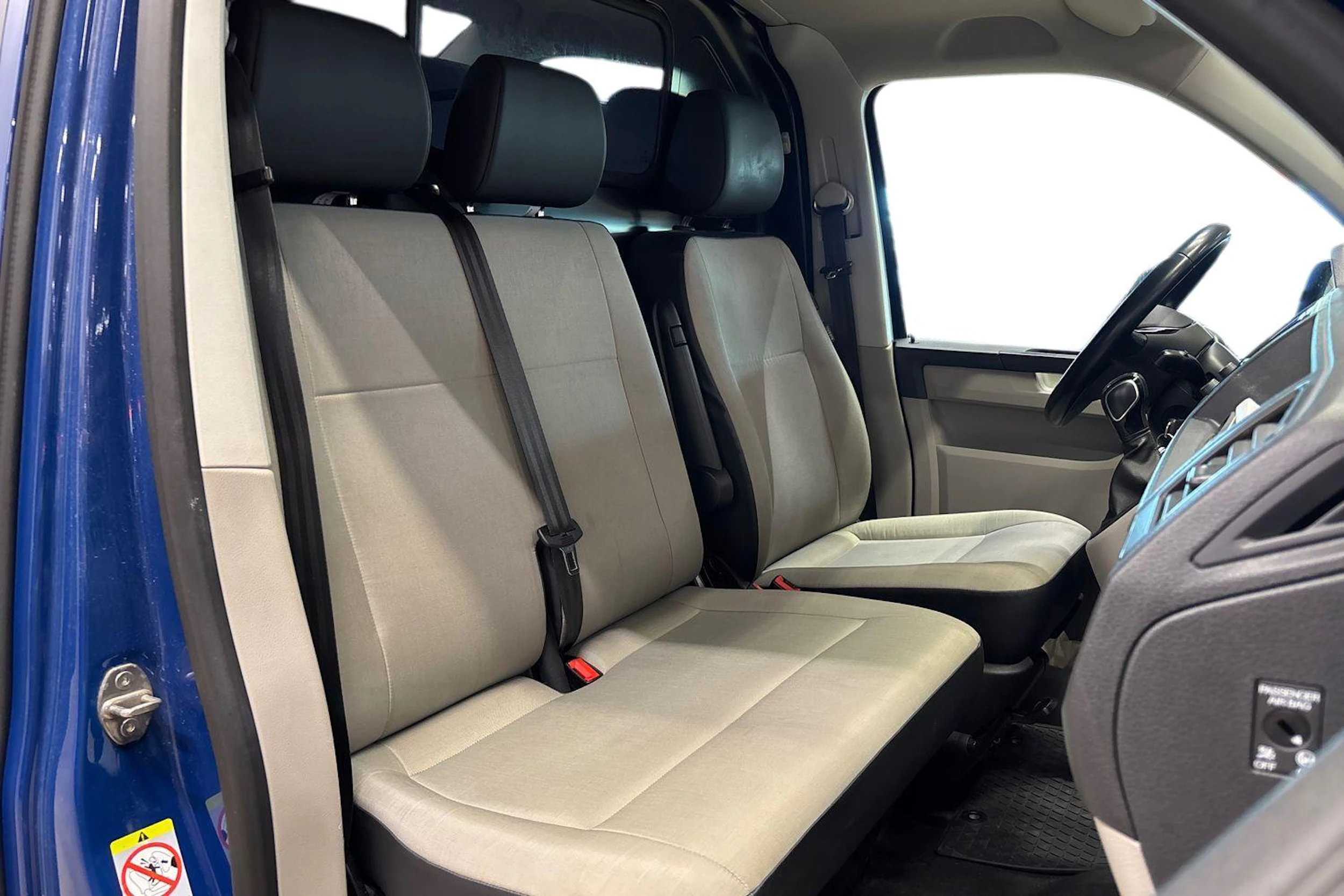 sininen Volkswagen Transporter 2019 kuva 11.