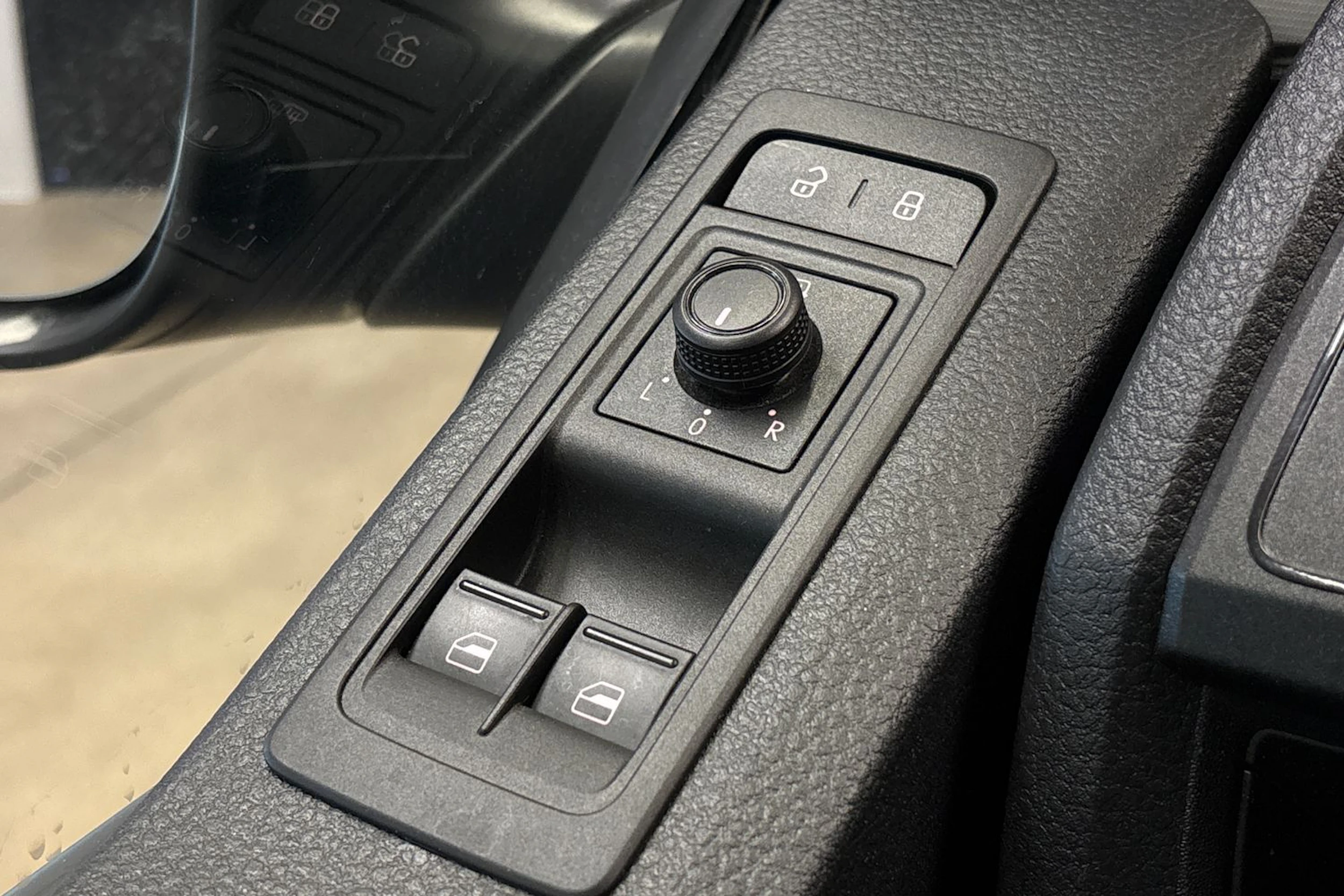 sininen Volkswagen Transporter 2019 kuva 13.