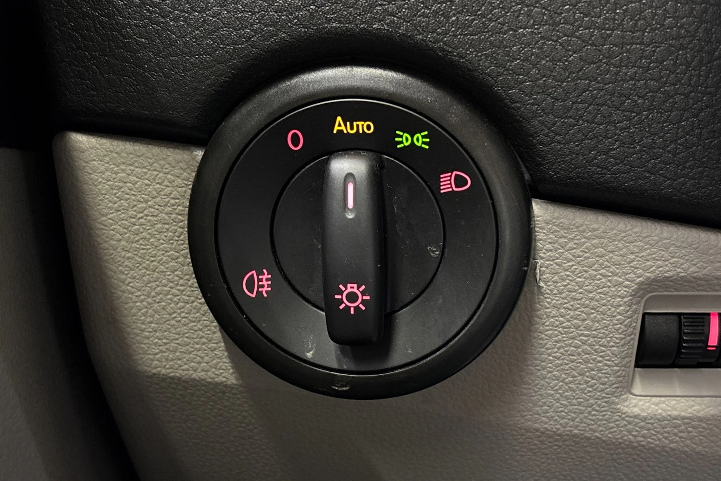 sininen Volkswagen Transporter 2019 kuva 15.