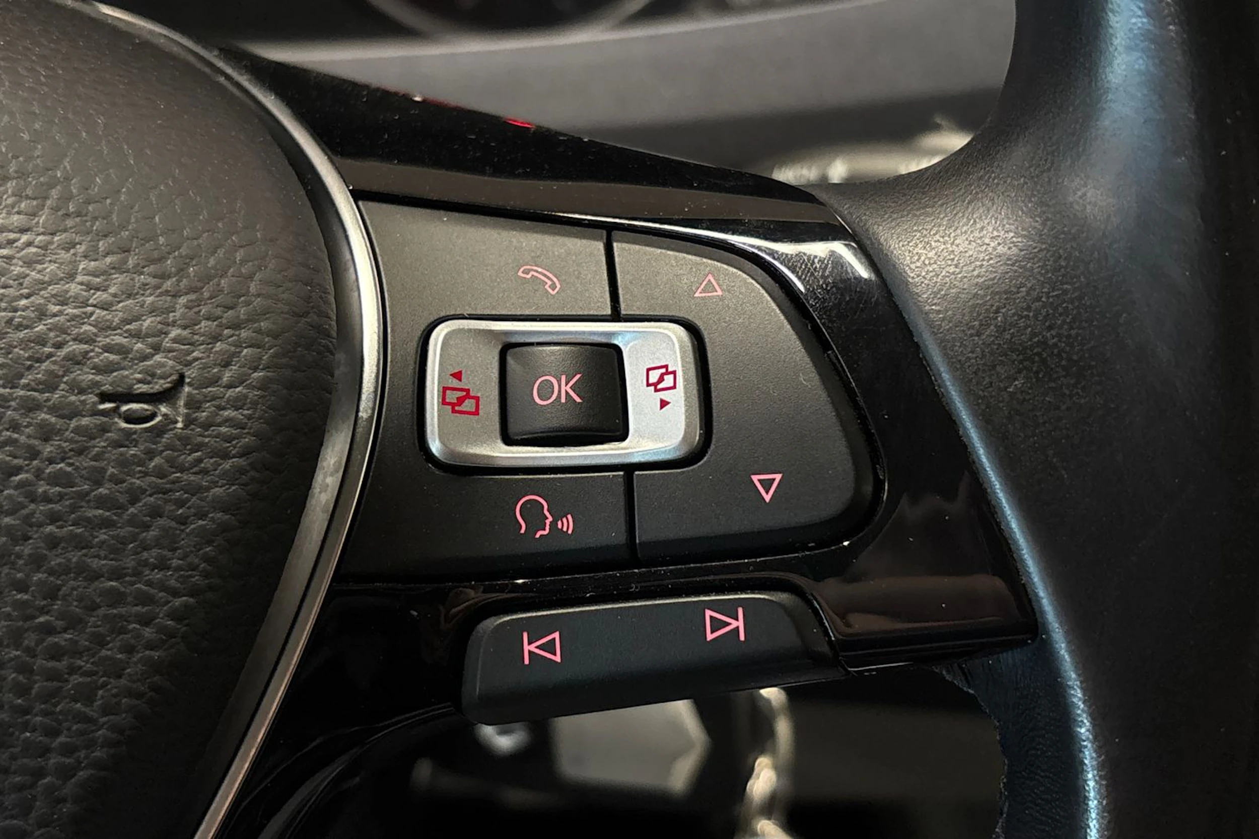 sininen Volkswagen Transporter 2019 kuva 17.