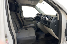 valkoinen Volkswagen Transporter 2019 kuva 10.