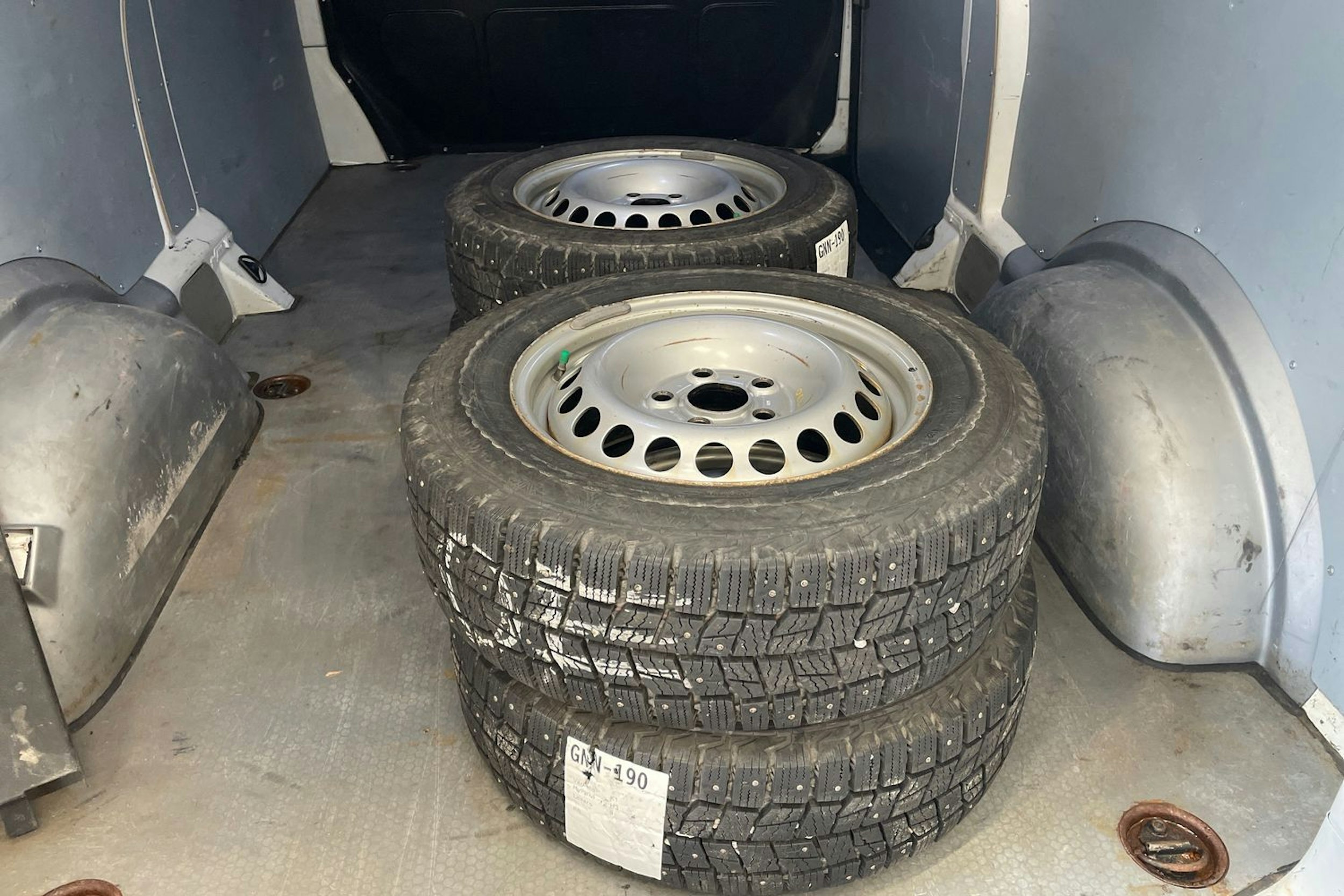 valkoinen Volkswagen Transporter 2019 kuva 15.
