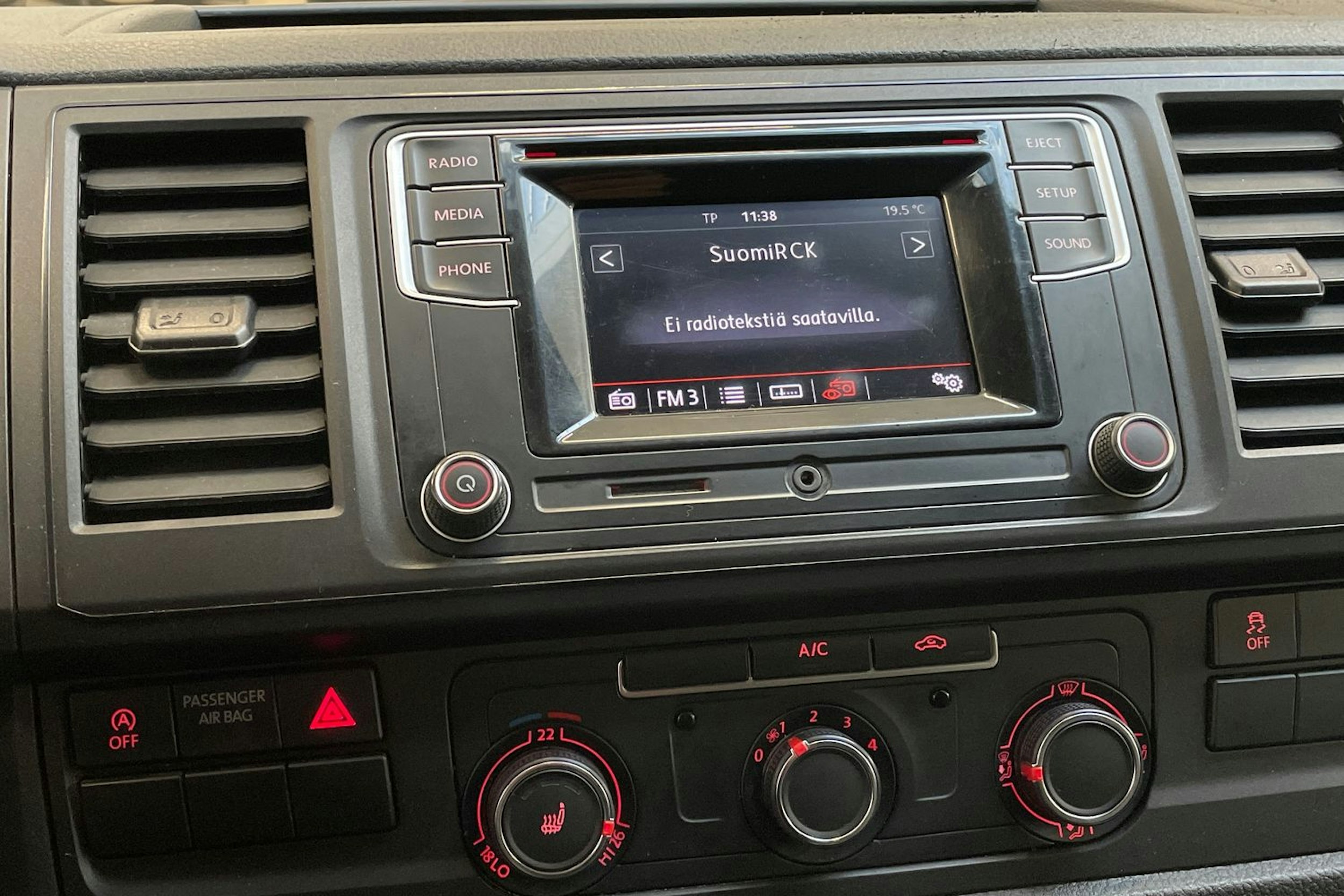 valkoinen Volkswagen Transporter 2019 kuva 18.