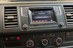 valkoinen Volkswagen Transporter 2019 kuva 18.