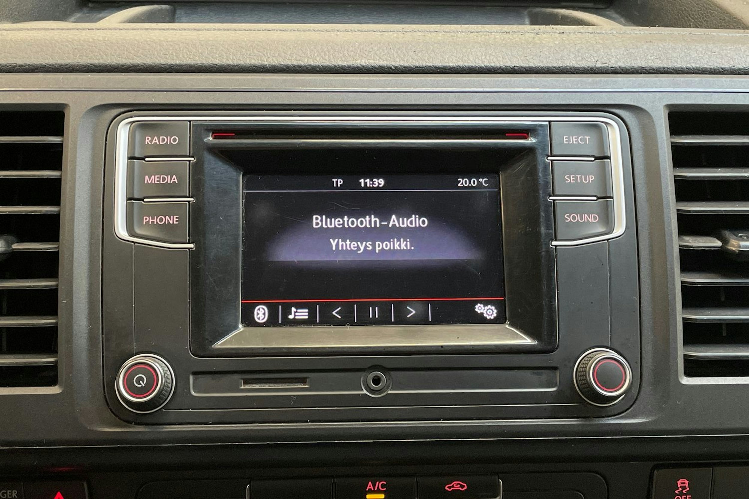 valkoinen Volkswagen Transporter 2019 kuva 20.