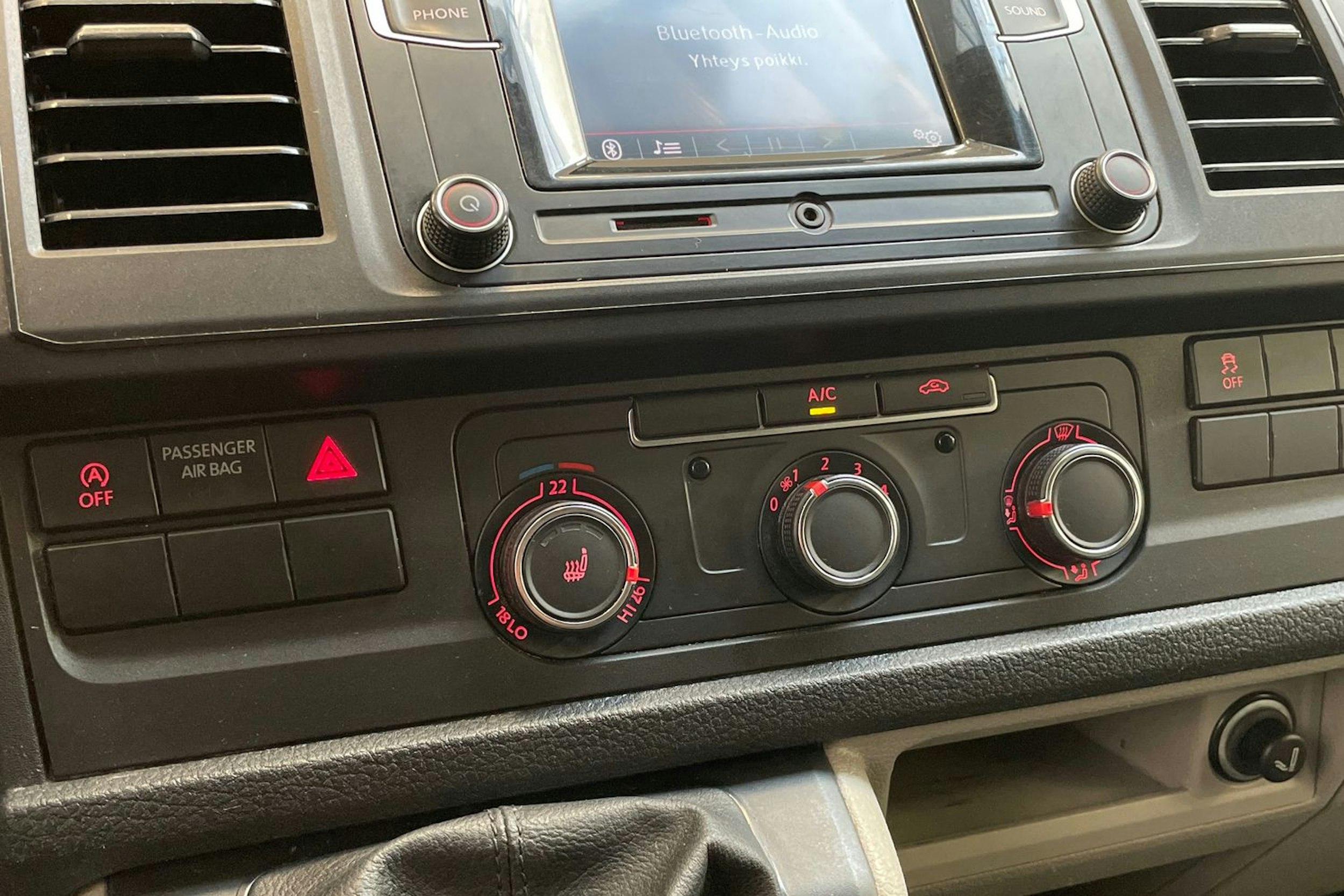 valkoinen Volkswagen Transporter 2019 kuva 21.