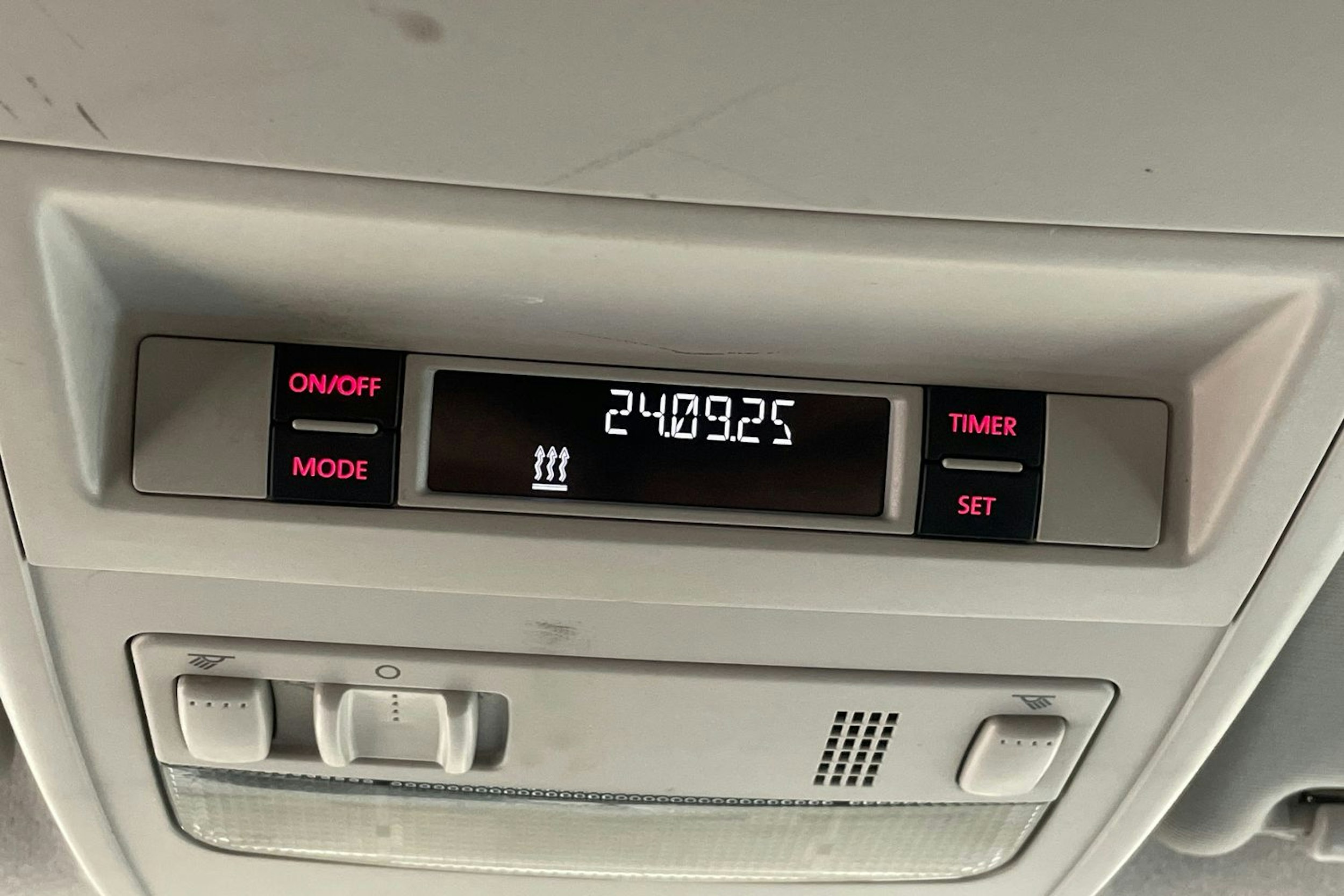 valkoinen Volkswagen Transporter 2019 kuva 22.