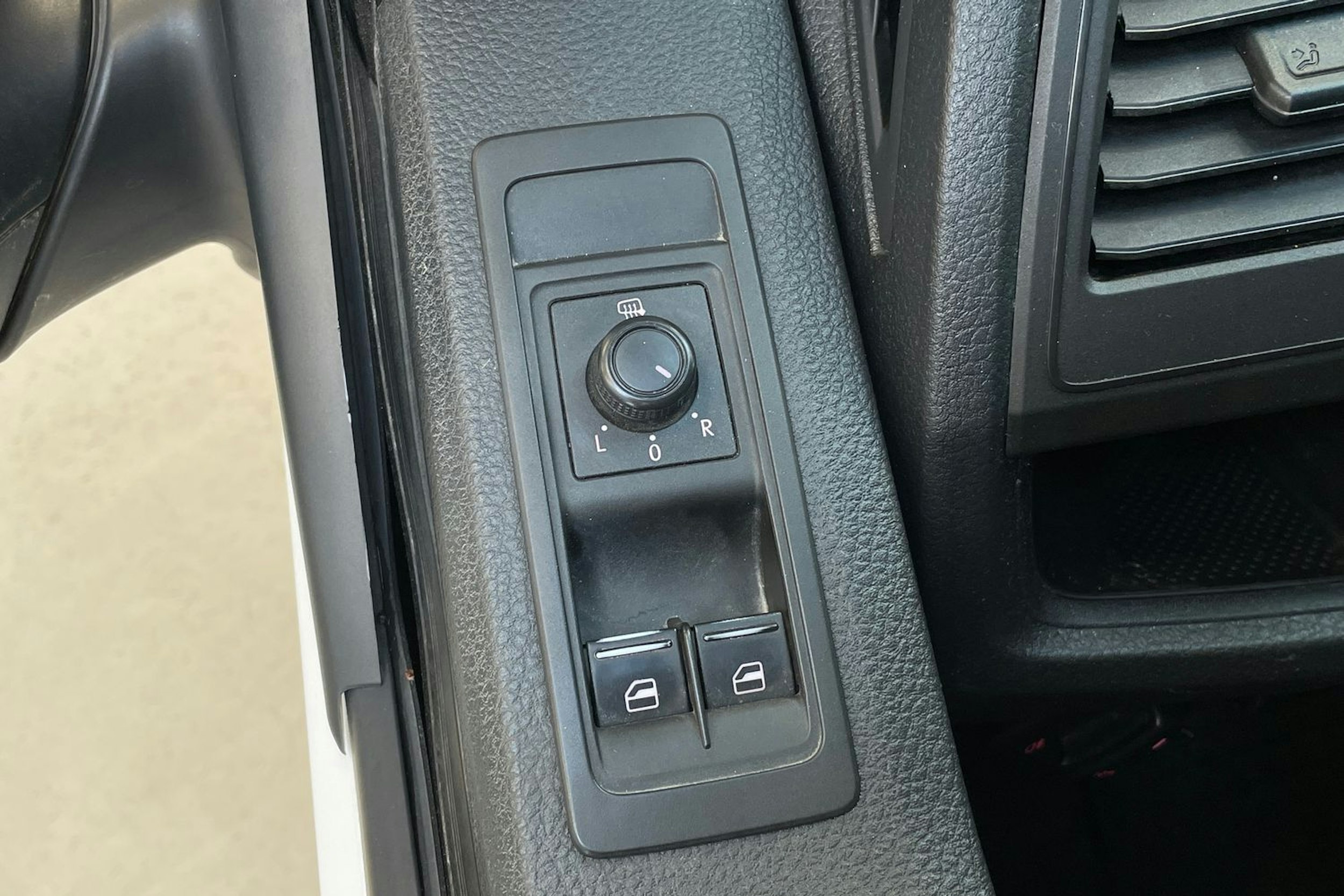 valkoinen Volkswagen Transporter 2019 kuva 23.