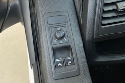 valkoinen Volkswagen Transporter 2019 kuva 23.