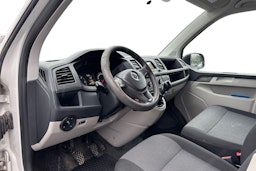 Valkoinen Volkswagen Transporter 2019 kuva 3.
