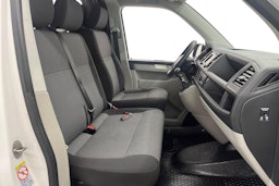 Valkoinen Volkswagen Transporter 2019 kuva 10.