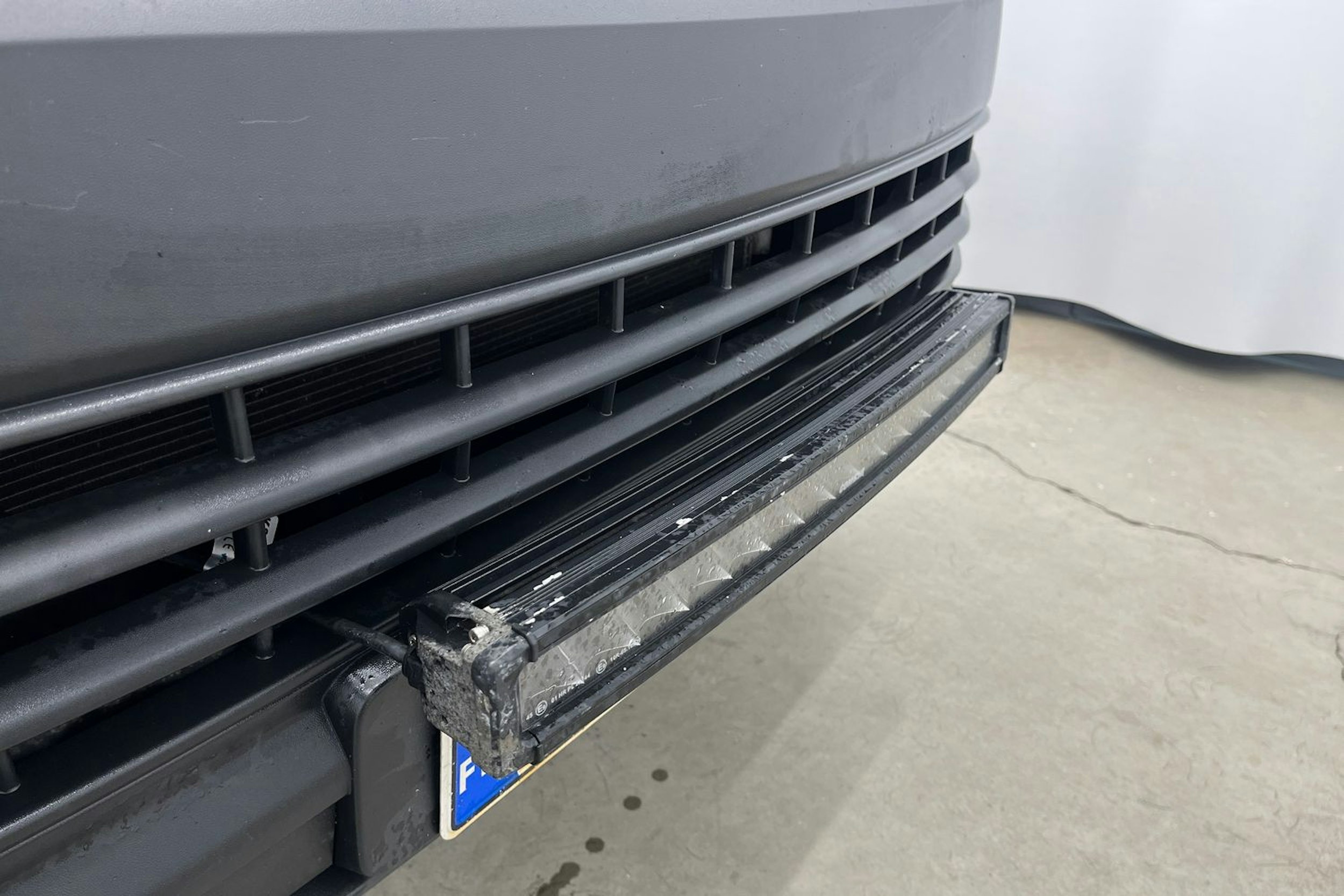 Valkoinen Volkswagen Transporter 2019 kuva 18.