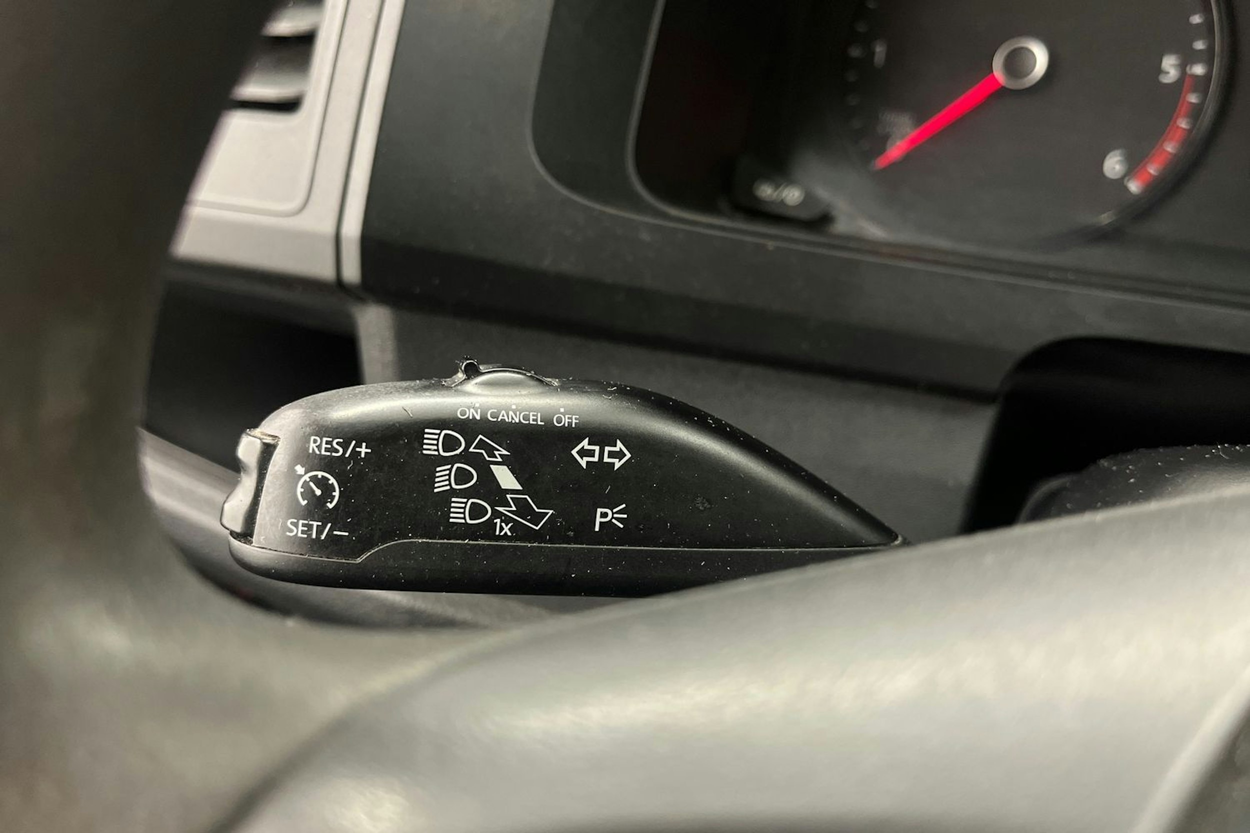 Valkoinen Volkswagen Transporter 2019 kuva 20.