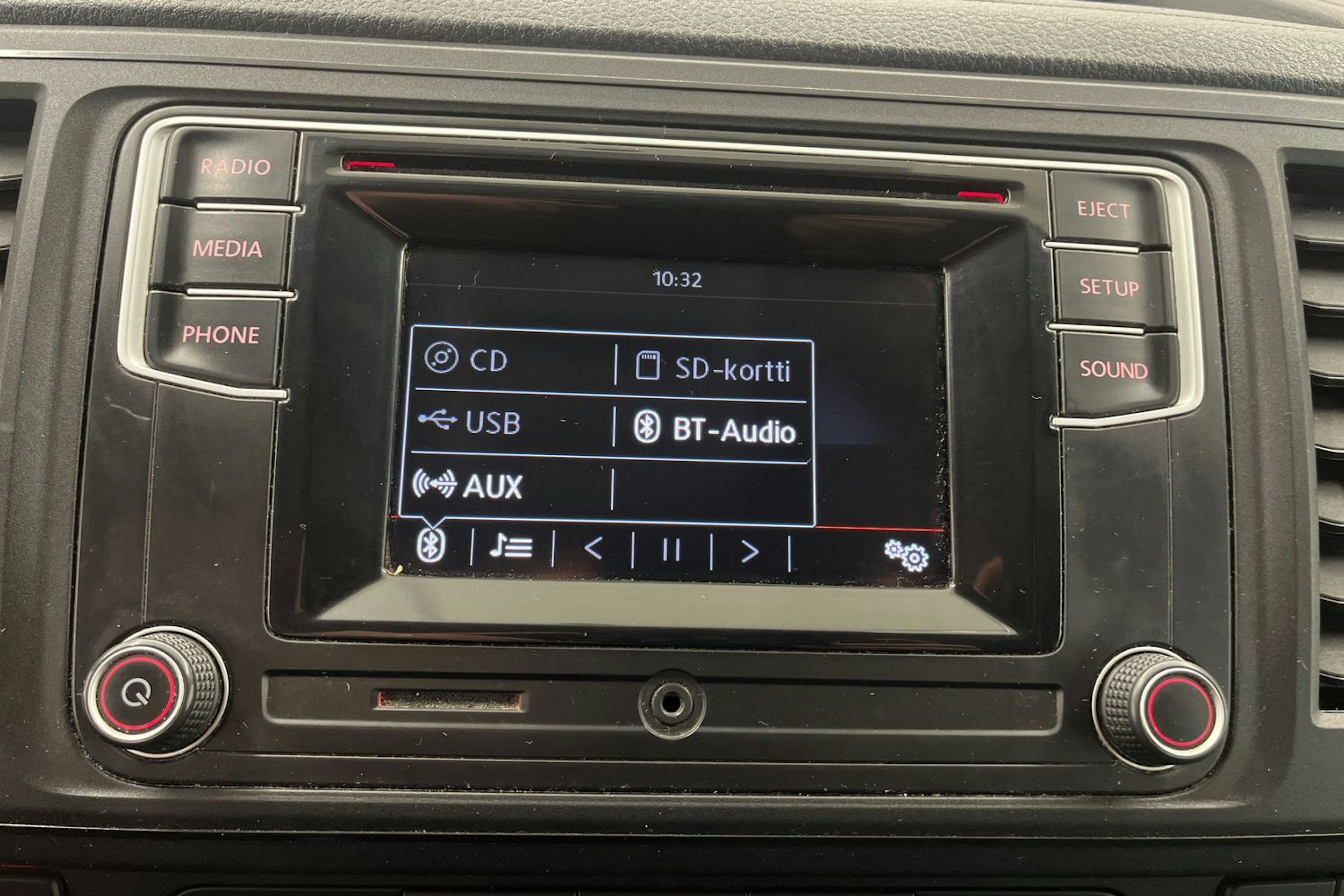 Valkoinen Volkswagen Transporter 2019 kuva 23.