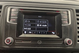 Valkoinen Volkswagen Transporter 2019 kuva 23.