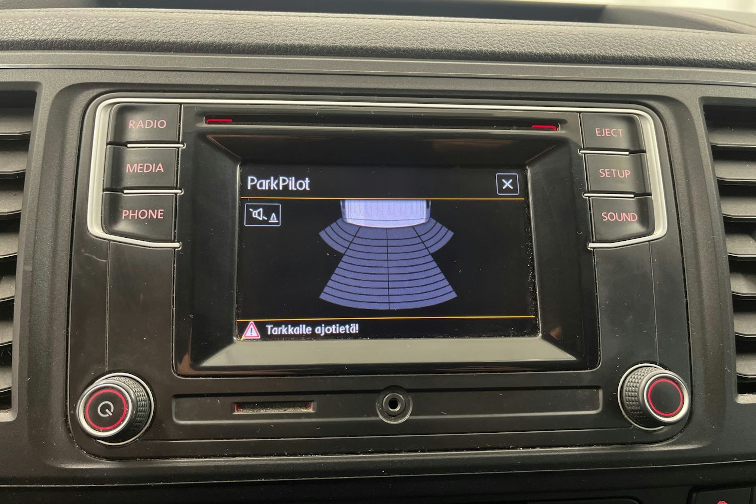 Valkoinen Volkswagen Transporter 2019 kuva 25.