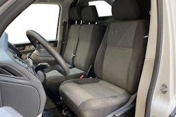 valkoinen Volkswagen Transporter 2019 kuva 9.