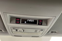 valkoinen Volkswagen Transporter 2019 kuva 19.