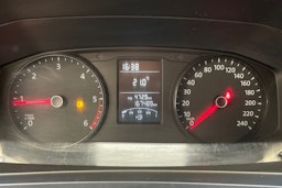 valkoinen Volkswagen Transporter 2019 kuva 17.