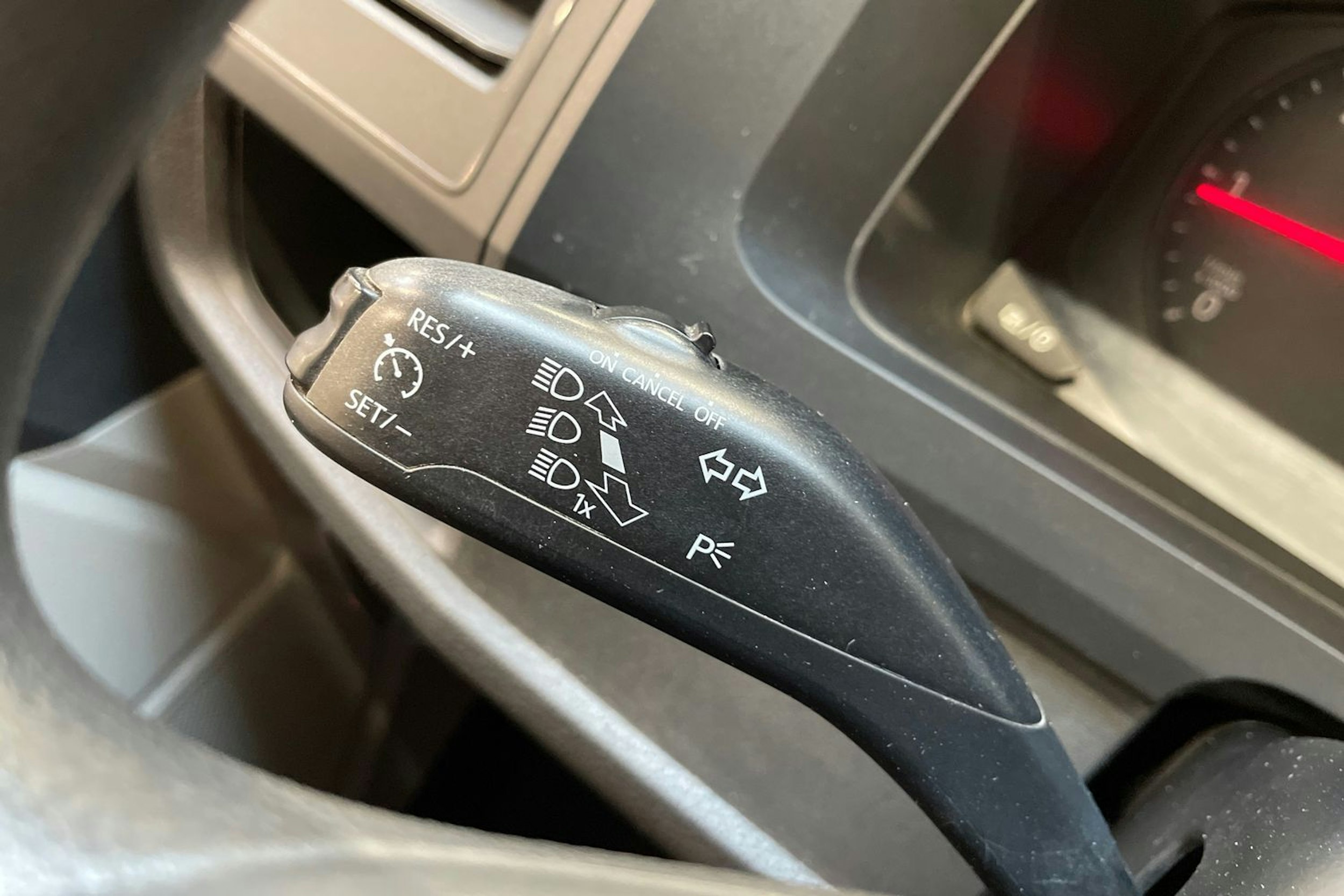 valkoinen Volkswagen Transporter 2019 kuva 18.