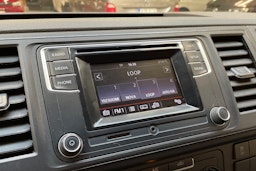 valkoinen Volkswagen Transporter 2019 kuva 19.