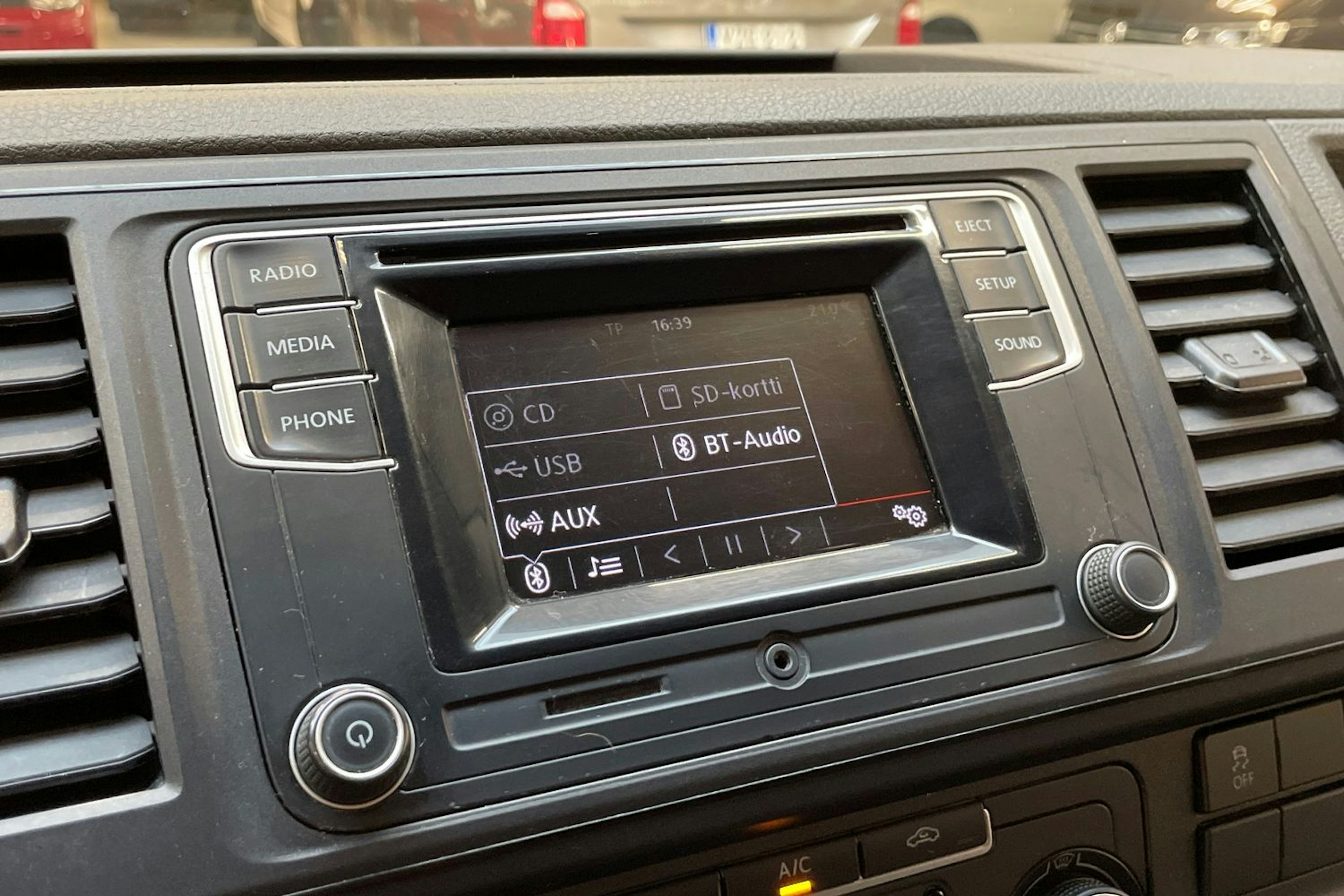 valkoinen Volkswagen Transporter 2019 kuva 20.