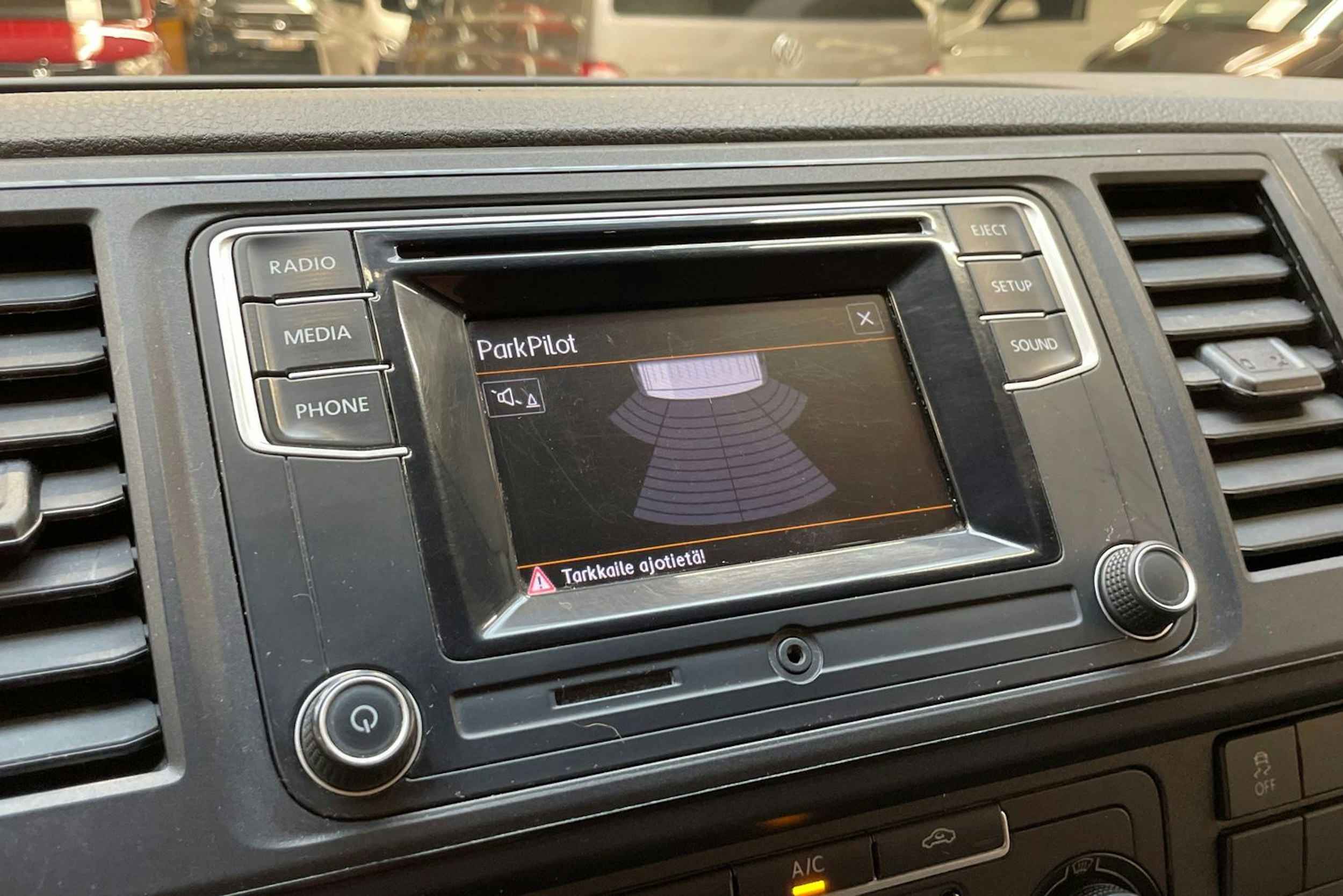 valkoinen Volkswagen Transporter 2019 kuva 21.