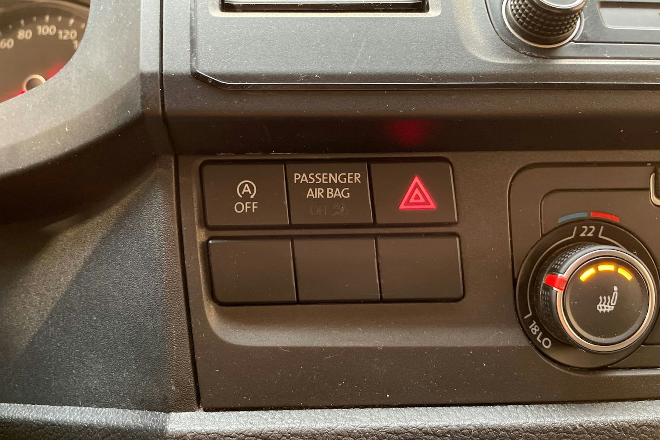 valkoinen Volkswagen Transporter 2019 kuva 23.