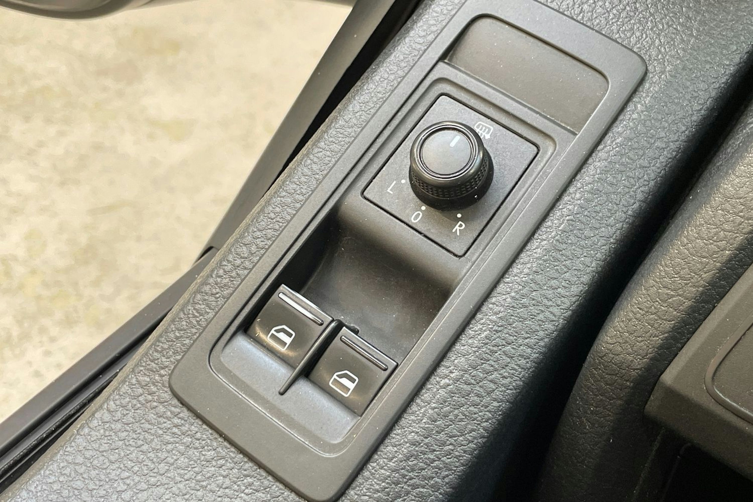 valkoinen Volkswagen Transporter 2019 kuva 25.