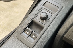 valkoinen Volkswagen Transporter 2019 kuva 25.