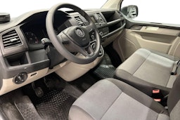 Valkoinen Volkswagen Transporter 2019 kuva 8.