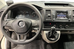 Valkoinen Volkswagen Transporter 2019 kuva 9.